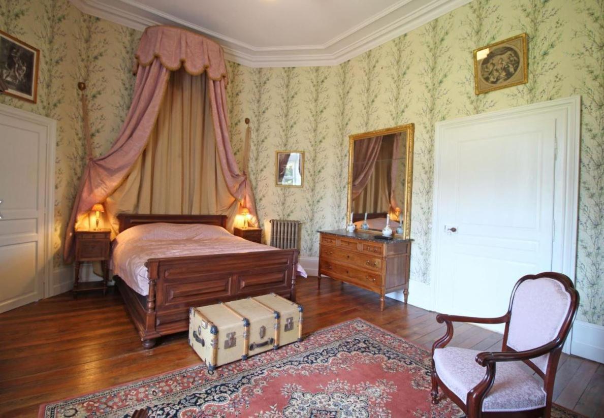 Domaine De Bort Bed and Breakfast Saint-Priest-Taurion Exteriör bild